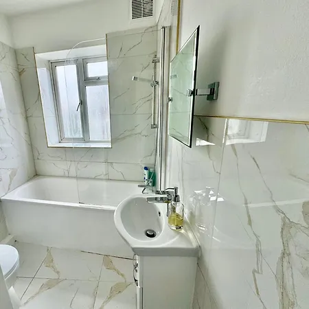 2 Bedroom Apartment Next To Euston Station London Exterior foto
